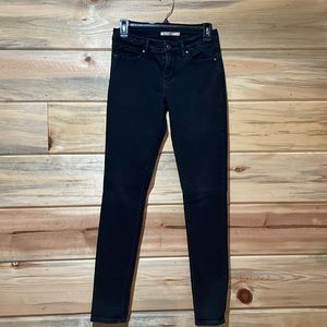 Levi’s black skinny jeans